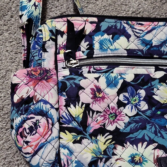 *SOLD*Vera Bradley women's crossbody bag or shoulder bag - Picture 3 of 8